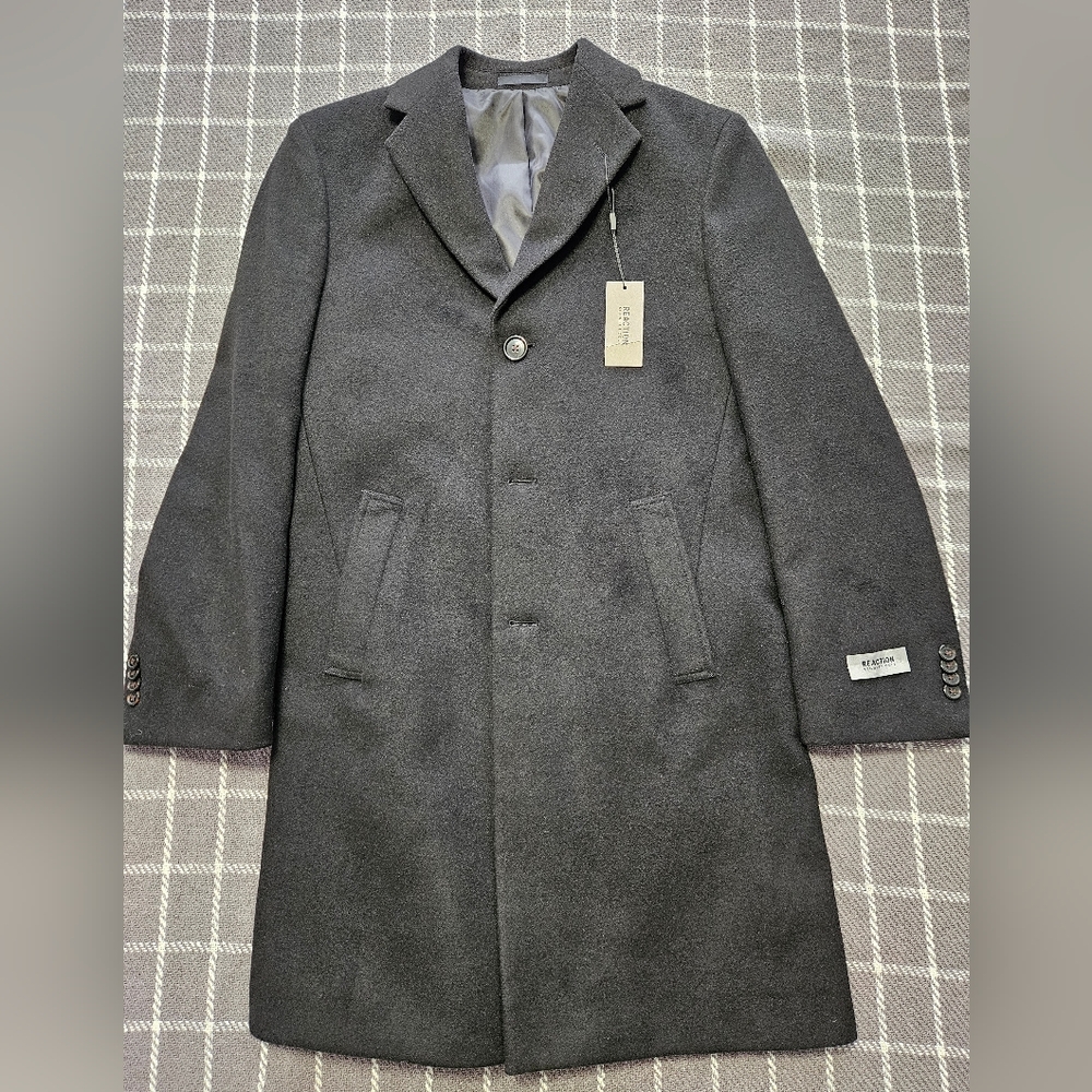 Kenneth Cole Reaction Black Trench Coat. Size 36 Regular